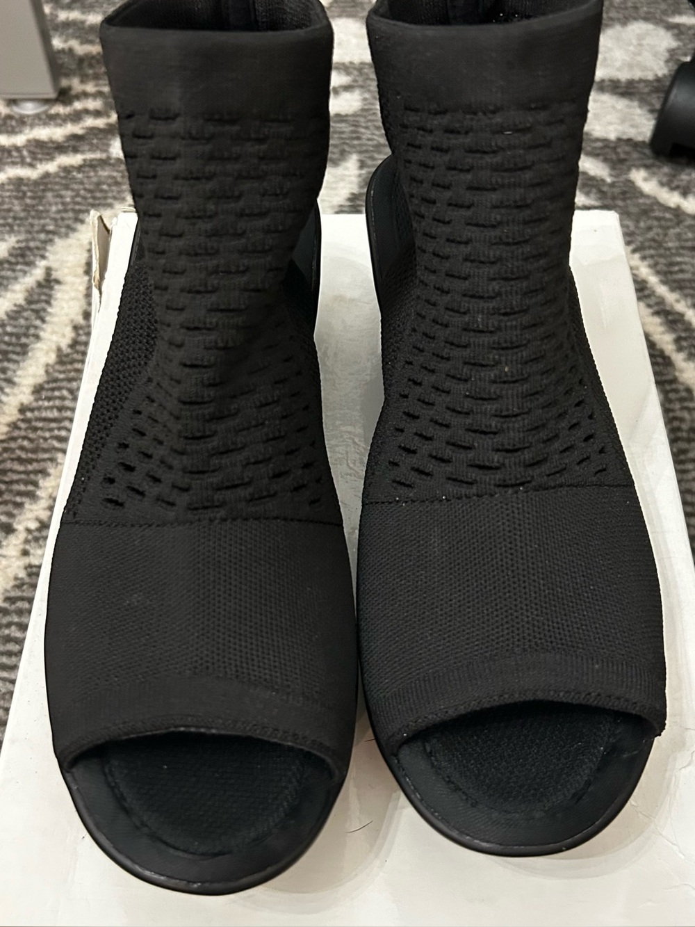 Women's Bernie Mev Black Knit Peep-Toe Slip-On Shoes Size 8